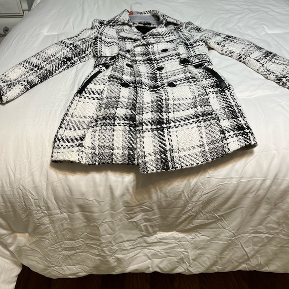 Beautiful plaid style jacket size small Bcx - Picture 4 of 4